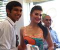 Jacqueline Fernandez Unveils The New HTC One Android Mobile