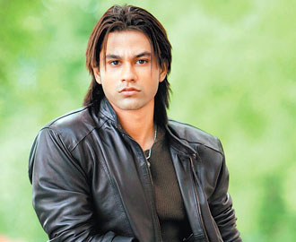 Bollywood Movie Mahesh Bhatt S New Muse Kunal Khemu Indya101 Com