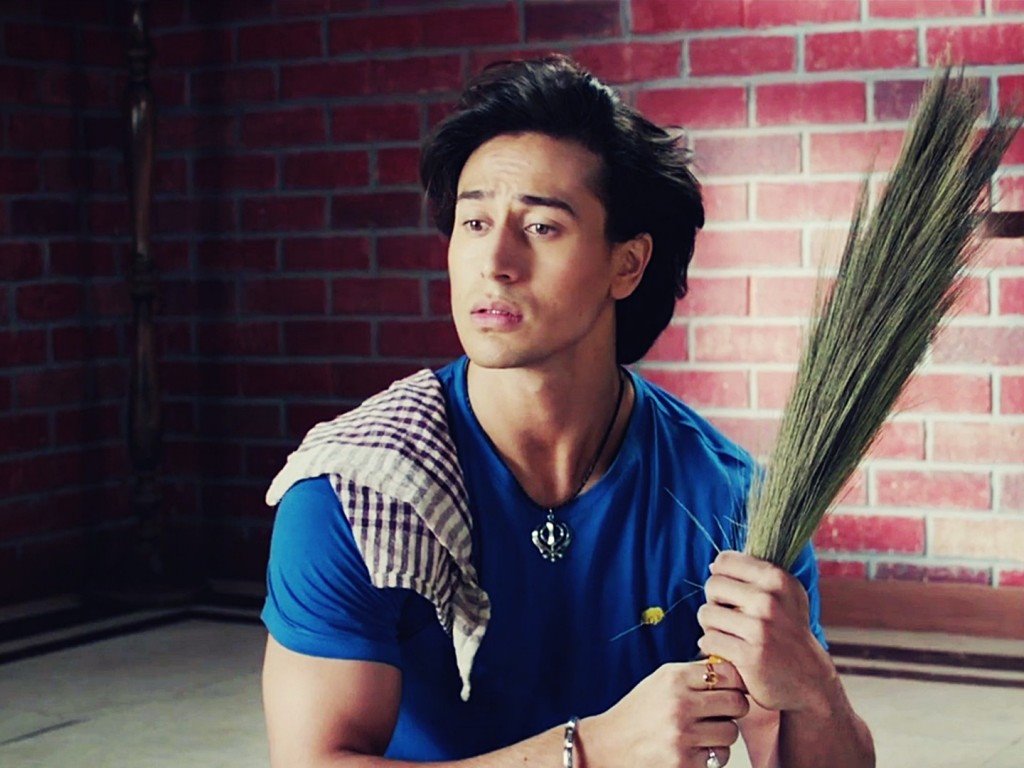 A Flying Jatt wallpaper - (1024x768) : A Flying Jatt wallpaper - (1024x768) :