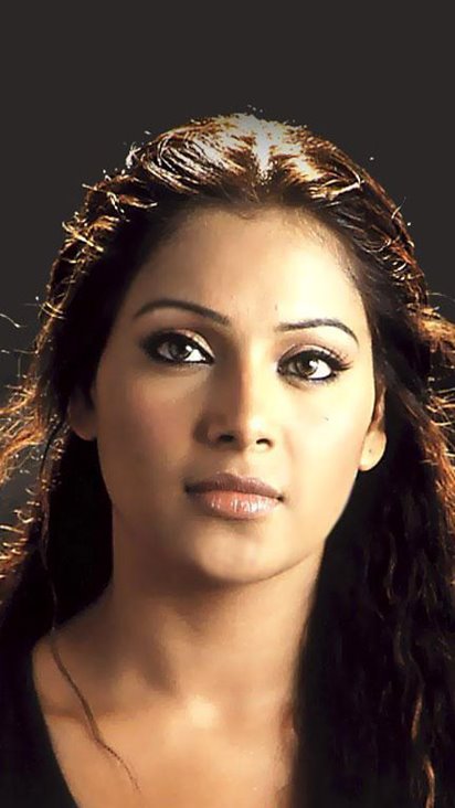 Bipasha Basu wallpaper - (1024x768) : 