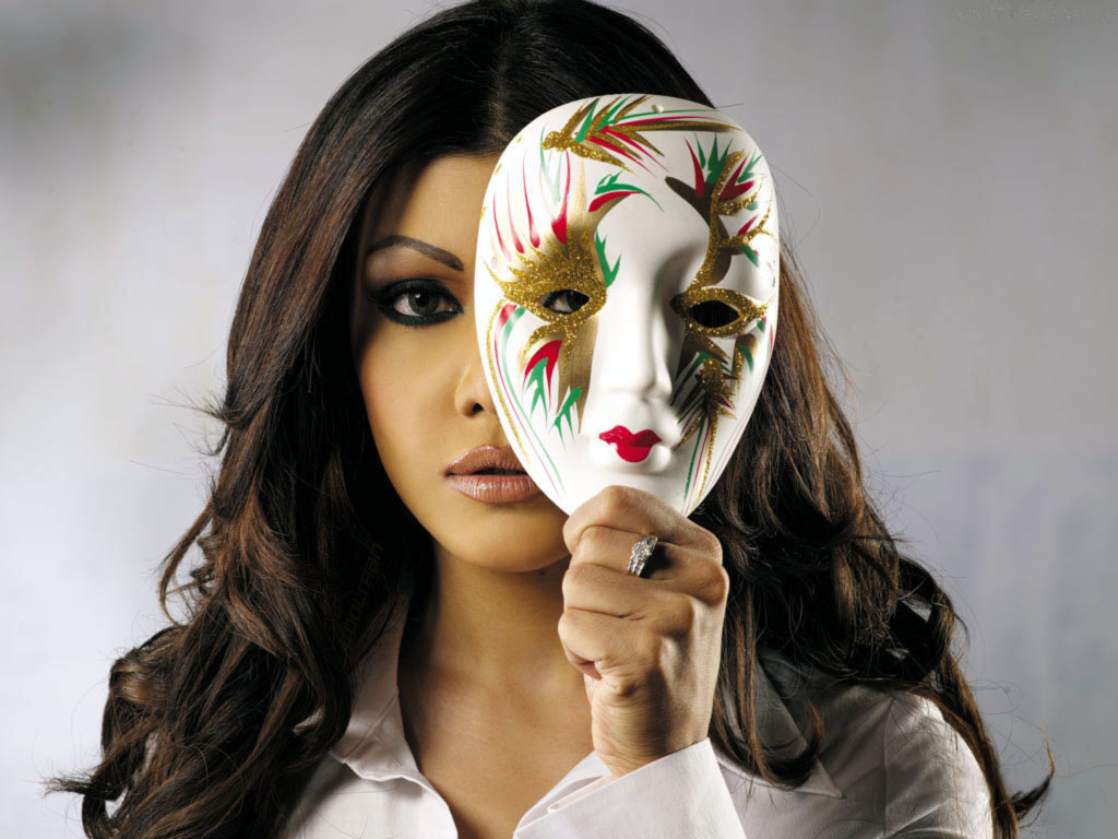 Девушку без маски. Koena Mitra. The Mask девушка.