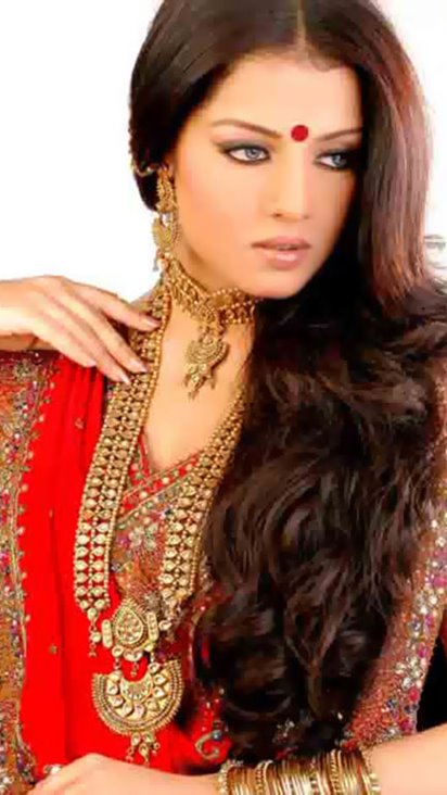 Celina Jaitley wallpaper - (1024x768) : Celina Jaitley wallpaper - (1024x768) :