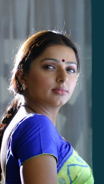 Bhumika Chawla wallpaper - (1024x768) : Bhumika Chawla wallpaper - (1024x768) :