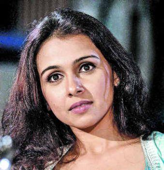 Suchitra Krishnamoorthi biography at Indya101.com