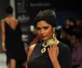 Angela Johnson walked the ramp for Gehna Jewellers of IIJW 2011