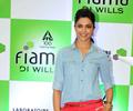 Deepika Padukone promotes ‘Cocktail’ at Reliance store