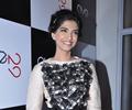 Graceful & elegant Sonam Kapoor at Ave 29 Art Gallery Opening