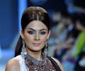 Kangna Ranaut walks the ramp for Amprapali of IIJW 2011