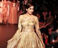 Karishma Kapoor Walks The Ramp For Vikram Phadnis At LFW 2013