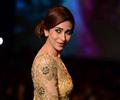 Karishma Kapoor Walks The Ramp For Vikram Phadnis At LFW 2013