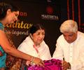 Lata Mangeshkar launches Javed Akhtar’s book ‘Tarkash’