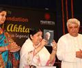 Lata Mangeshkar launches Javed Akhtar’s book ‘Tarkash’