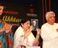 Lata Mangeshkar launches Javed Akhtar’s book ‘Tarkash’