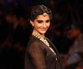 Madhuri Dixit and Sonam Kapoor Ramp Walk at IIJW Grand Finale