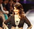 Madhuri Dixit and Sonam Kapoor Ramp Walk at IIJW Grand Finale