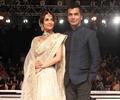 Malaika Arora Khan Walks the Ramp for Vikram Phadnis at BPFT 2012