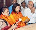 Pregnant Aishwarya Rai prays at Siddhivinayak Temple