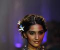 Sonam Kapoor and Lara Dutta sizzled at the IIJW Grand Finale