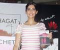 Sonam Kapoor introduces Chetan Bhagat’s ‘Revolution 2020'