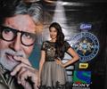 Sonam Kapoor promote Mausam on the sets of KBC 5