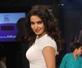 Tisca Chopra walks the ramp for Sonali Mansingka at IKFW 2012