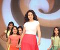 Tisca Chopra walks the ramp for Sonali Mansingka at IKFW 2012