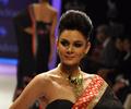 Top models Ramp Walk for IGI at IIJW 2011