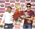 Vivek Oberoi promotes ‘Kismet Love Paisa Dilli’ at Reliance Mart