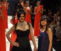 Zarine Khan Ramp Walk on IIJW 2011