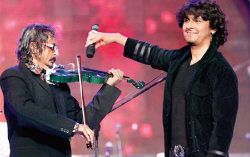 Sonu Nigam live perform in musical night at Mumbai