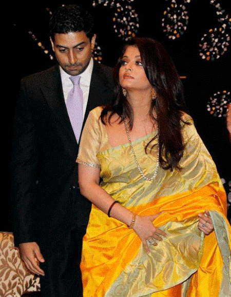 Aishwarya Rai postpones her award ceremony to mourn for Mumbai blasts