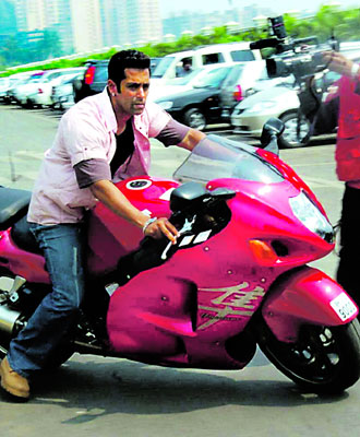 Suzuki Motorcycle to ride on Salman Khan