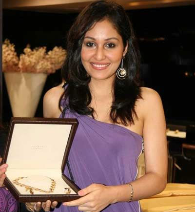 Jeweller takes on Pooja Chopra