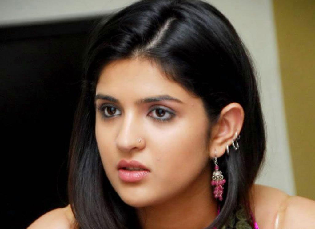 Deeksha to make Bollywood debut opposite Armaan