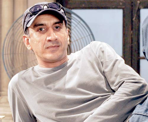 Milan Luthria's writer Rajat Arora shifts to Sajid Nadiadwala